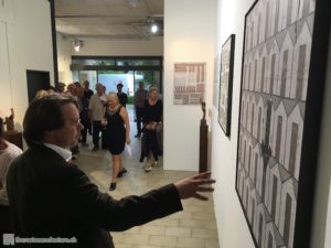 , Besucher der Kunstausstellung Huellas - Spuren von Juan Andereggen, Juan Andereggen